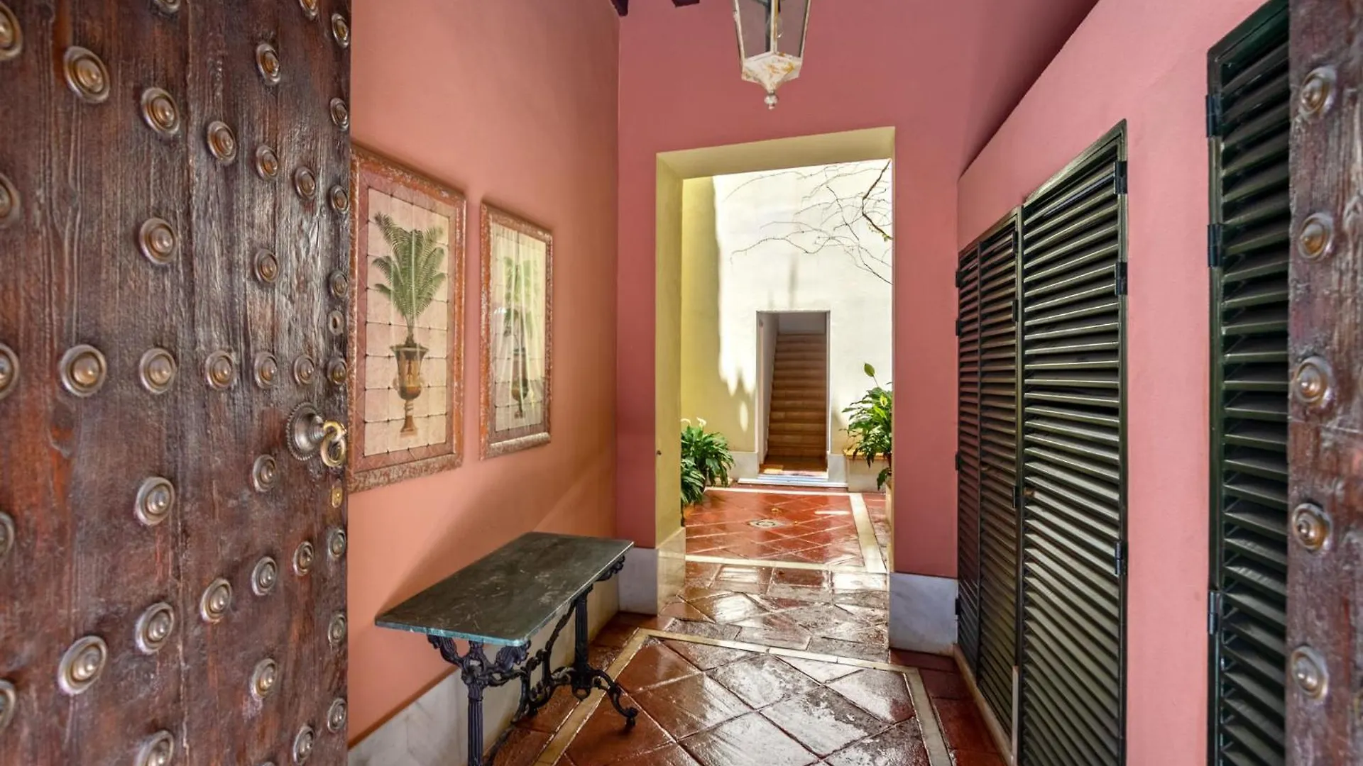 Museum Duplex And Patios, Historical Center, 8 Pax contacts